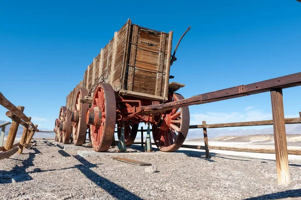 Harmony Borax, Ölüm Vadisi, Kaliforniya 'daki eski madencilik çalışmalarının kalıntıları..