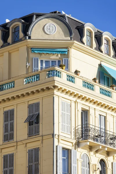 NICE, FRANCE - on JANUARY 8, 2016. Typical architectural details, characteristic for city building — Stock Photo, Image
