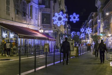 Nice, Fransa - 12 Ocak 2016 üzerinde. Akşam kenti sokak