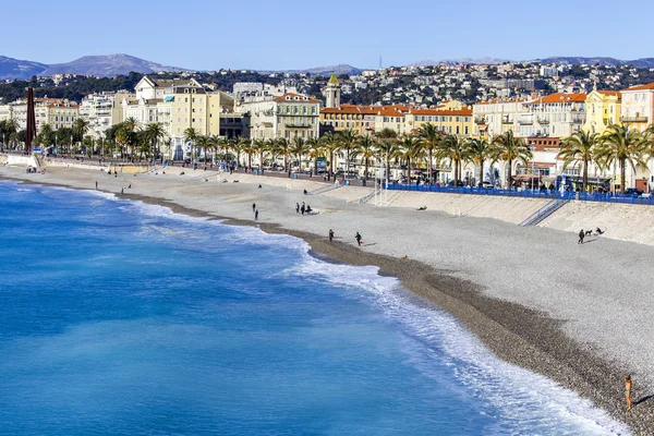 Niza, FRANCIA, el 13 de enero de 2016. Paisaje urbano. Promenade des Anglais. Día de invierno . — Foto de Stock