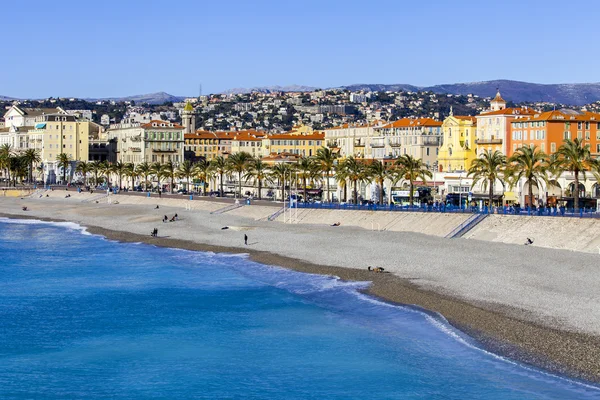NICE, FRANCE, on JANUARY 13, 2016. A view of Promenade des Anglais and the seashore. Winter day. — Stock Photo, Image