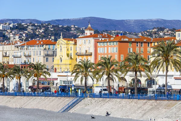 NICE, FRANCE, on JANUARY 13, 2016. A view of Promenade des Anglais and the seashore. Winter day. — Stock Photo, Image