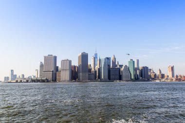 New York, ABD, 7 Mart 2016 üzerinde. Gökdelenler Manhattan '. Denizden bir şehir panoraması
