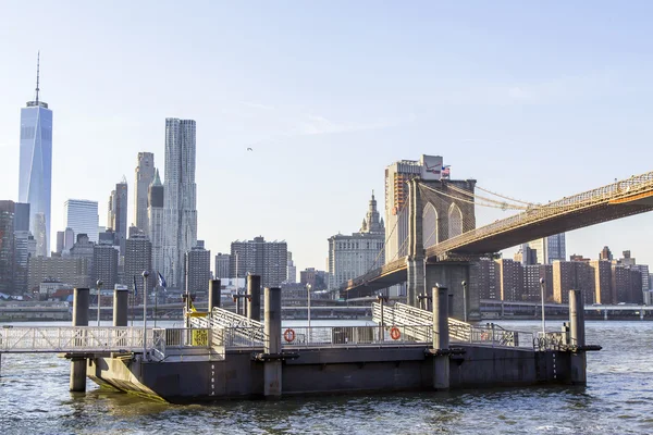 New York, ABD, 7 Mart 2016 'da. Şehir manzarası. Brooklyn Köprüsü — Stok fotoğraf