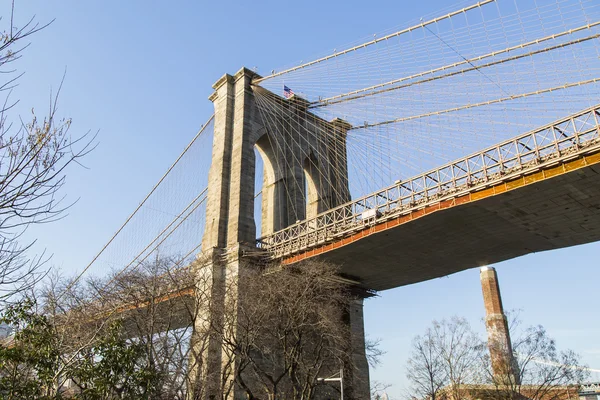 NEW YORK, USA, il 7 marzo 2016. Vista urbana. Ponte di Brooklyn, frammento — Foto Stock