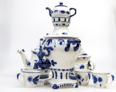 Rusya - Hediyelik Dükkanı bir gösteri pencere üzerinde vintage donanım Gzhel Ulusal ticaret ürünleri