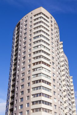 Pushkino, Rusya, üzerinde 13 Mart 2016. Yeni daireli ev bir cephe parçası