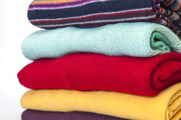 Pile of multi-colored jumpers on a show-window of shop — Stock Photo, Image