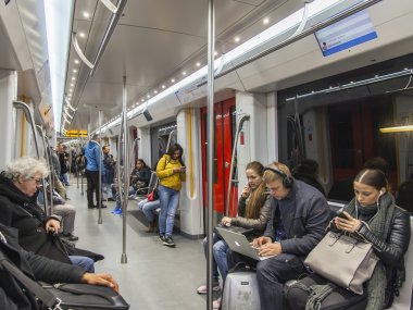 Amsterdam, Hollanda 1 Nisan 2016 üzerinde. İnsanlar gitmiyorum