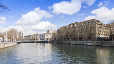 Zürih, İsviçre, üzerinde 26 Mart 2016. Bahar sabahı tipik kent görünümünde. Set of mimari kompleks