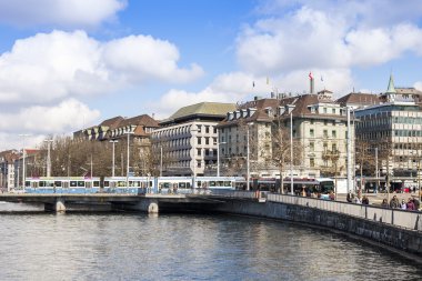 Zürih, İsviçre, üzerinde 26 Mart 2016. Bahar sabahı tipik kent görünümünde. Set of mimari kompleks