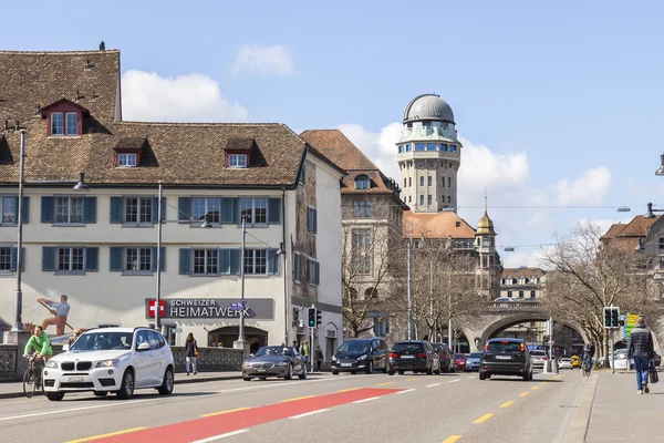 Zürich, Schweiz, am 26. März 2016. Typische Stadtansichten am Frühlingsmorgen — Stockfoto