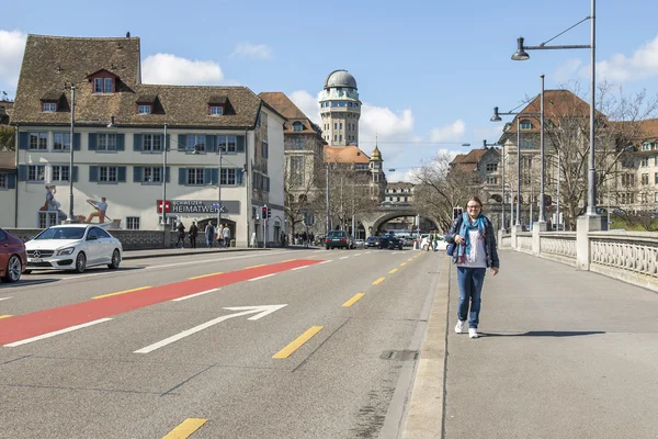 ZURICH, SWITZERLAND, on MARCH 26, 2016. Typical urban view in the spring morning — Stock Photo, Image