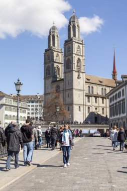 Zürih, İsviçre, üzerinde 26 Mart 2016. Bahar sabahları tipik kentsel görünümü.
