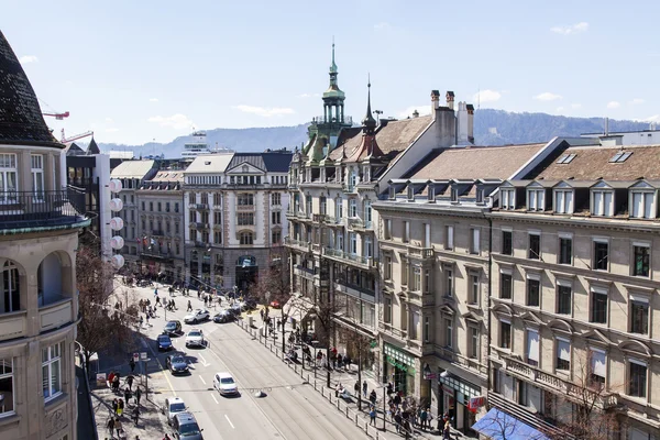 ZURICH, SWITZERLAND, on MARCH 26, 2016. Typical urban view in the spring morning — Stock Photo, Image