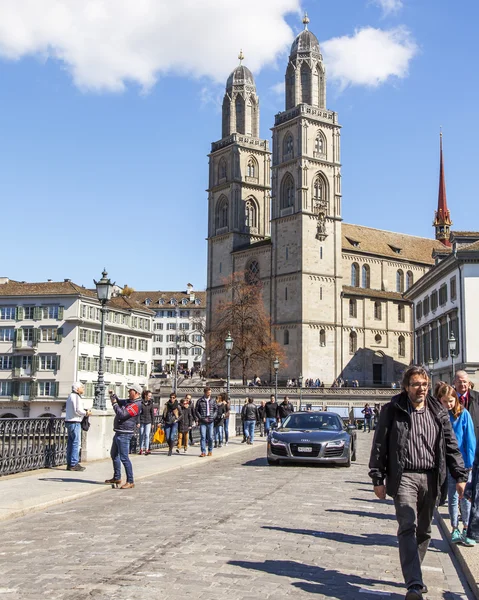 Zürich, Schweiz, am 26. März 2016. Typische Stadtansichten am Frühlingsmorgen — Stockfoto