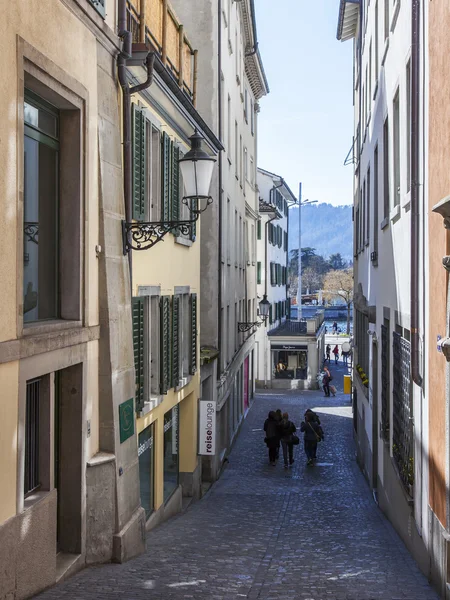 Zürich, Schweiz, am 26. März 2016. Typische Stadtansichten am Frühlingsmorgen. — Stockfoto