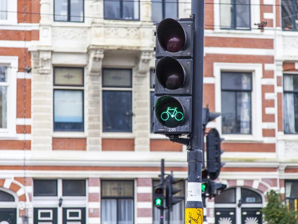 Amsterdam, Holandia na 1 kwietnia 2016. Elementy nawigacji transportu miasta — Zdjęcie stockowe