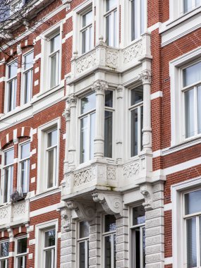 Amsterdam, Hollanda 1 Nisan 2016 üzerinde. Tarihi binaların tipik mimari detaylar