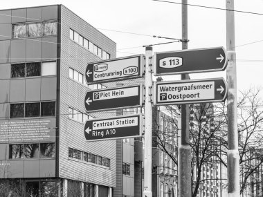 Amsterdam, Hollanda 1 Nisan 2016 üzerinde. Şehir ulaşım gezinti öğeleri