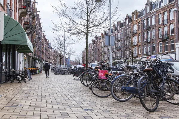 AMSTERDAM, NETHERLANDS, on MARCH 27, 2016. Typical urban view in the spring morning. — Stock Photo, Image