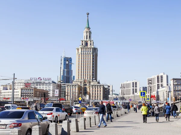 莫斯科, 俄罗斯, 在2016年4月12日。共青团广场, 建筑建筑群 — 图库照片