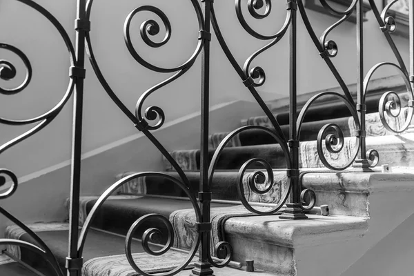 The front staircase with a beautiful handrail carpeted — Stock Photo, Image