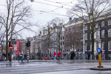 Amsterdam, Hollanda üzerinde 27 Mart 2016. Tipik kentsel görünümü bahar akşamları
