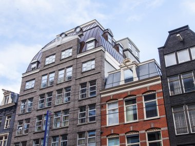 Amsterdam, Hollanda üzerinde 27 Mart 2016. Tipik mimari detaylarını evler XVII-XVIII İnşaat