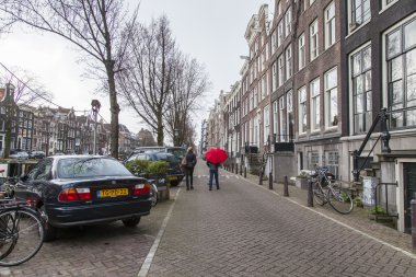 Amsterdam, Hollanda üzerinde 27 Mart 2016. Tipik kentsel görünümü bahar akşamları