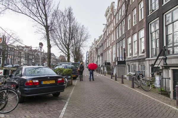 Amsterdam, Niederlande am 27. März 2016. typische Stadtansicht am Frühlingsabend — Stockfoto
