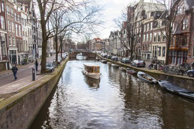 Amsterdam, Hollanda üzerinde 27 Mart 2016. Tipik kentsel görünümü bahar akşamları.
