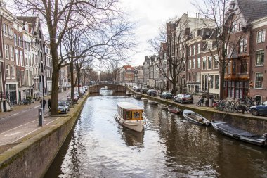 Amsterdam, Hollanda üzerinde 27 Mart 2016. Tipik kentsel görünümü bahar akşamları.