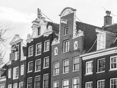 Amsterdam, Hollanda üzerinde 27 Mart 2016. Tipik mimari detaylarını evler XVII-XVIII İnşaat