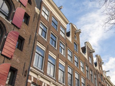Amsterdam, Hollanda üzerinde 27 Mart 2016. Tipik mimari detaylarını evler XVII-XVIII İnşaat