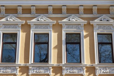 Moskova, Rusya, üzerinde 12 Nisan 2016. 19. yüzyılın tipik şehir konağının bir cephe mimari detaylar 