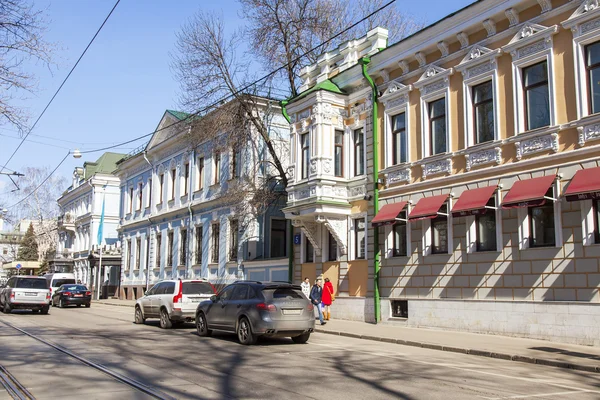 MOSCOW, RUSSIA, on APRIL 12, 2016. City spring landscape. An architectural complex in Chistoprudny Boulevard — Stock Photo, Image