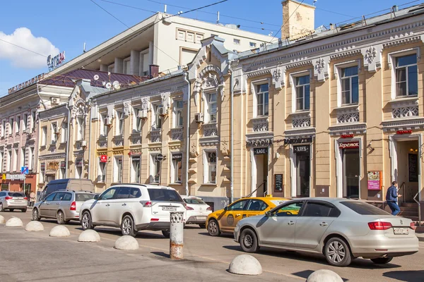 MOSCÚ, RUSIA, 12 DE ABRIL DE 2016. Paisaje de primavera. Un complejo arquitectónico en Chistoprudny Boulevard — Foto de Stock