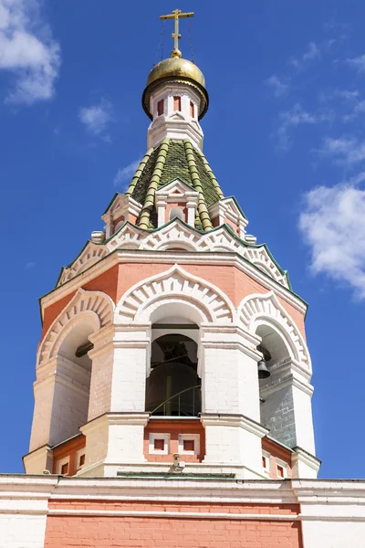 MOSCOW, RÚSSIA, em 12 de abril de 2016. Detalhes arquitetônicos de uma igreja ortodoxa do século XIX — Fotografia de Stock