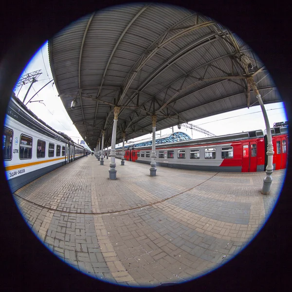 MOSCOW, RUSSIA, on APRIL 19, 2016. Local electric trains near a platform of the Yaroslavl railway station, fisheye view. — Stock Photo, Image