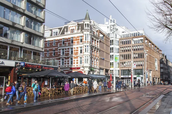 Amsterdam, Hollanda üzerinde 27 Mart 2016. Tipik kentsel görünümü'nde bahar günü. — Stok fotoğraf