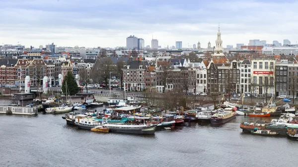 AMSTERDAM, เนเธอร์แลนด์เมื่อวันที่ 31 มีนาคม 2016 มุมมองเมืองทั่วไปจากด้านบน — ภาพถ่ายสต็อก