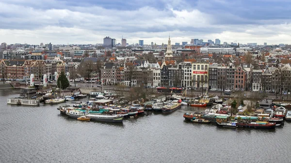 AMSTERDAM, PAYS-BAS, le 31 mars 2016. Vue urbaine typique d'en haut — Photo