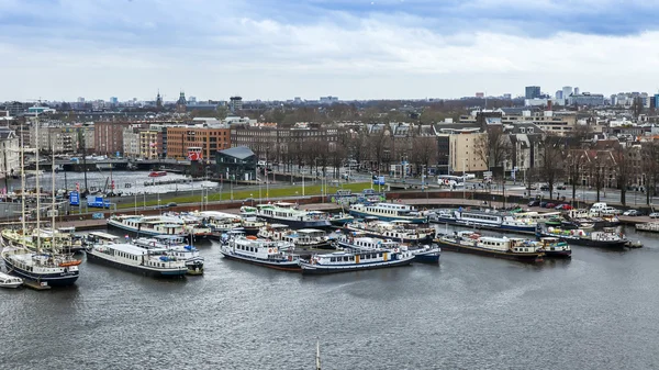 Amsterdam, Nizozemsko na 28 březnu 2016. Typický městský pohled — Stock fotografie
