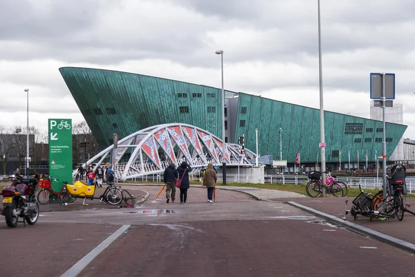 AMSTERDAM, PAYS-BAS, le 28 mars 2016. Centre scientifique NEMO — Photo