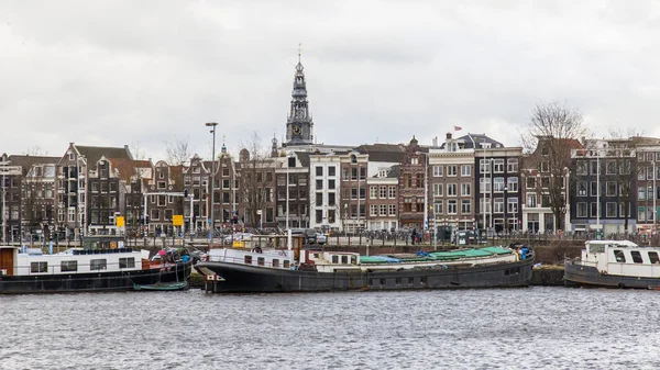 Amsterdam, Nizozemsko na 28 březnu 2016. Typický městský pohled — Stock fotografie