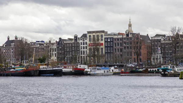 Amsterdam, Nizozemsko na 28 březnu 2016. Typický městský pohled — Stock fotografie