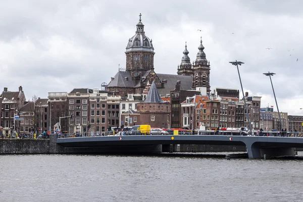Amsterdam, Nederland op 28 maart 2016. Typisch stedelijke weergave — Stockfoto
