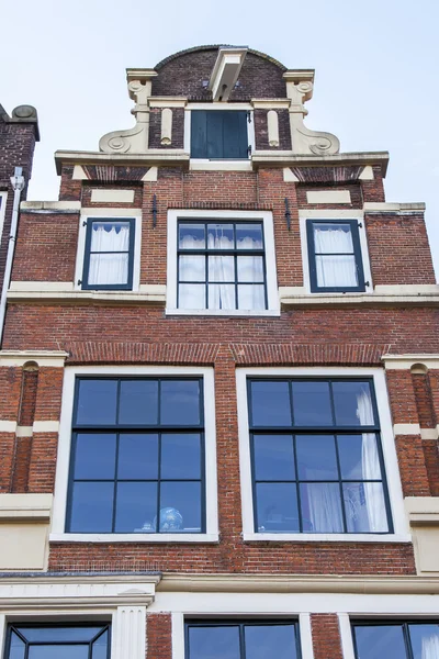 Amsterdam, Niederlande am 28. März 2016. typische architektonische Details der Häuser xvii-xviii der Konstruktion. — Stockfoto