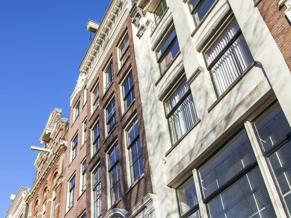 2016 年 3 月 28 日にアムステルダム、オランダ。典型的なアーキテクチャの詳細は住宅建設の十七-十八. — ストック写真